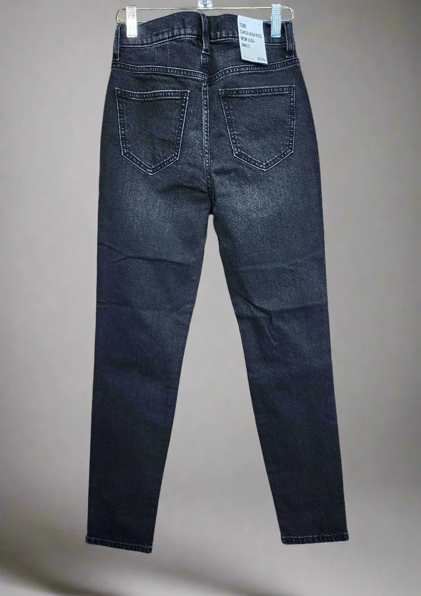 Eunina Tobi mom jeans