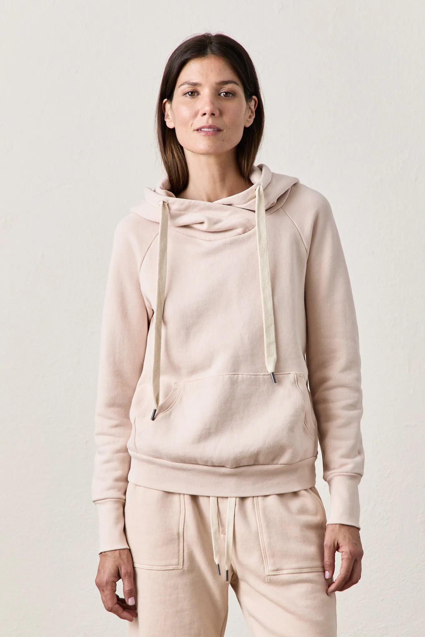 LISSE FITTED PULLOVER HOODY IN PEARL