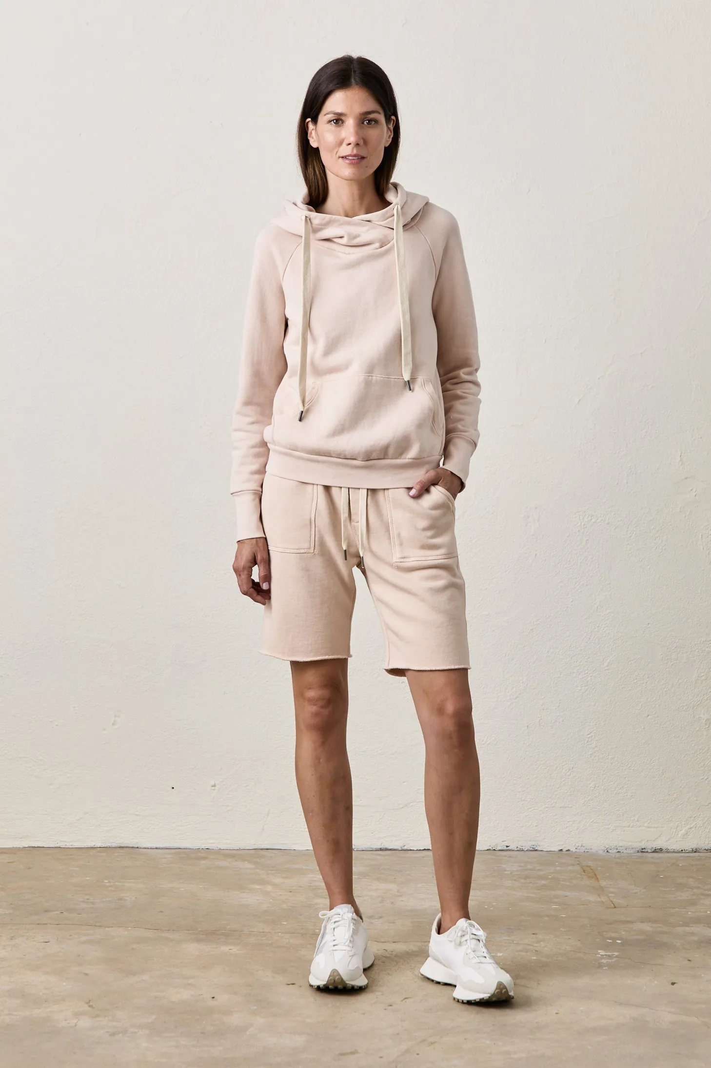 LISSE FITTED PULLOVER HOODY IN PEARL