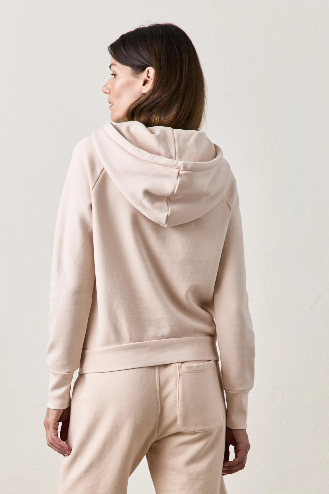 LISSE FITTED PULLOVER HOODY IN PEARL